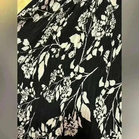 White House Black Market Floral Print Pleated Soft Midi Dress Size 14 NWT - Picture 10 of 13